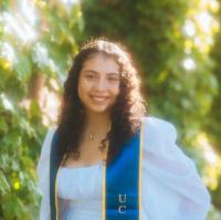 Aneesa's headshot